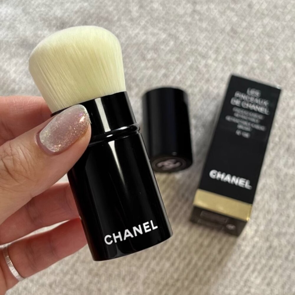 Chanel Les Beiges Retractable Kabuki Brush - Picture 1 of 1